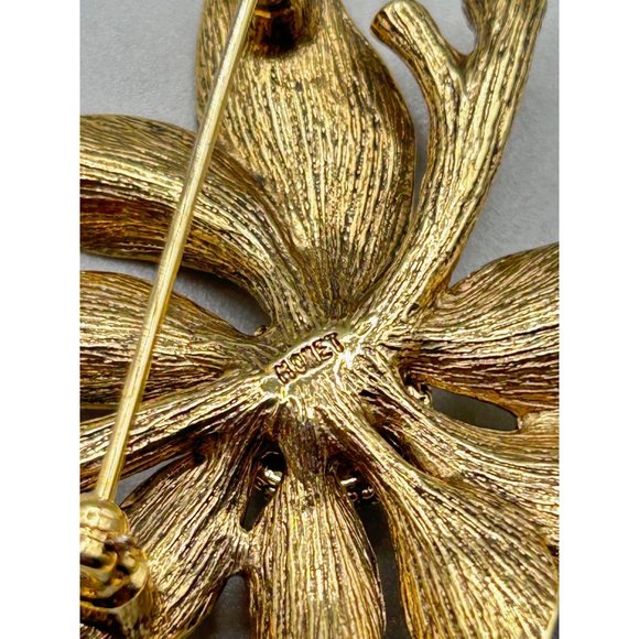 Vintage MONET Golden Flower Brooch Rhinestones Poinsettia Classic Pin Signed - Picture 5 of 7
